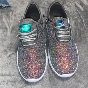 Gray sparkle tennis shoes
